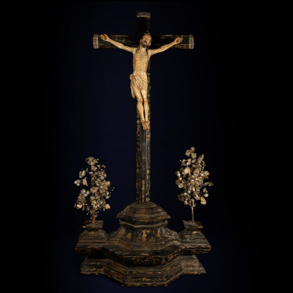 Espectacular y Monumental Gran Cristo en marfil Indo Portugués - Cíngalo Colonial Sur India con Crucifijo del siglo XVII.