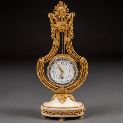 Reloj de Lira en bronce dorado y mármol blanco del Siglo XIX