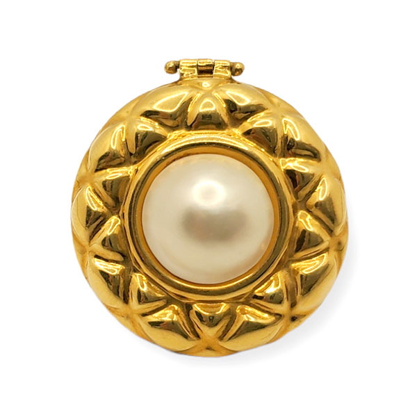 Colgante de gran tamaño en oro de 18k con perla cultivada central.