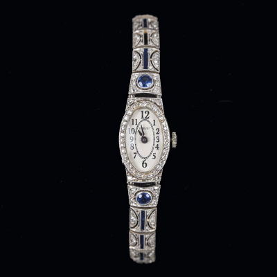 Reloj de platino LONGINES con diamantes y zafiros sintéticos (algunas faltas). 