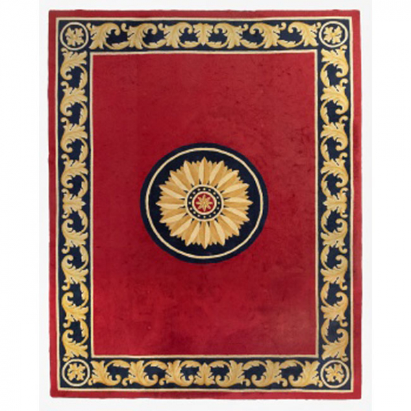 Alfombra de lana con medall&oacute;n central y greca alrededor La Alpujarrena.   S. XX
