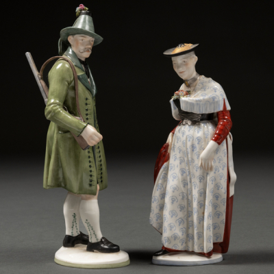 &quot;Cazador y Dama&quot; Conjunto de dos figuras en porcelana alemana Nymphenburg, h. 1900