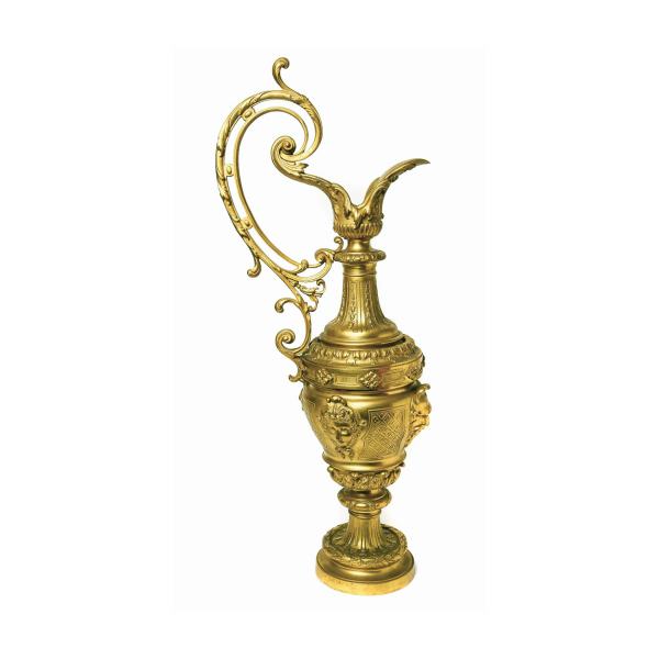 Gran jarra decorativa estilo Renacimiento en bronce dorado con decoración de acantos y mascarones, fles. del s.XIX.