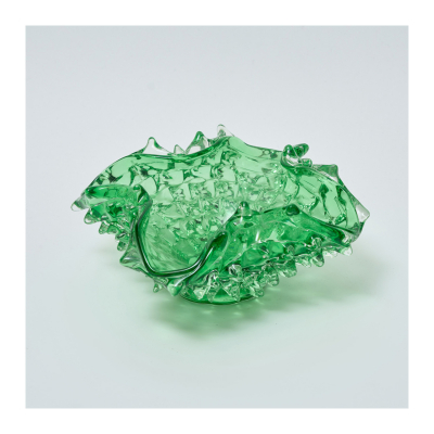Ercole Barovier (Italia, 1889-1974) para la manufactura Ferro Toso Barovier. Centro en cristal de Murano «bioform» estilo Art Deco en tonalidad verde con base polilobulada, c.1938.