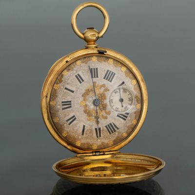 Reloj de bolsillo de tres tapas en oro amarillo de 18kt y esmalte color negro. Trabajo francés del siglo XIX.
