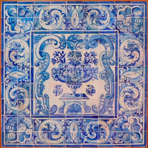 Panel de azulejos portugueses con decoración geométrica del siglo XVII.    Restaurado. 