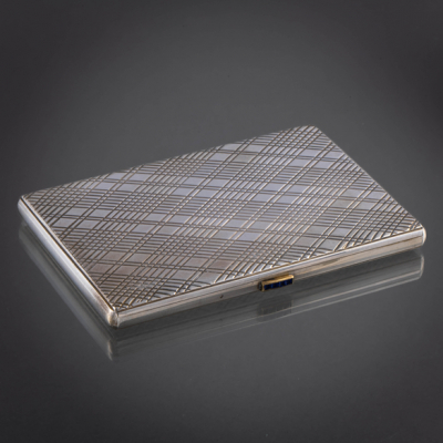 Bonita pitillera en plata espa&ntilde;ola y punzonada del siglo XX.  