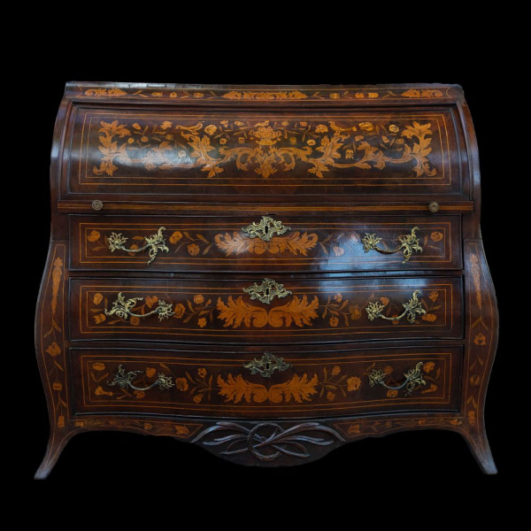 Cómoda Escritorio "Bombé" Holandesa en marquetería de maderas nobles del siglo XVIII.