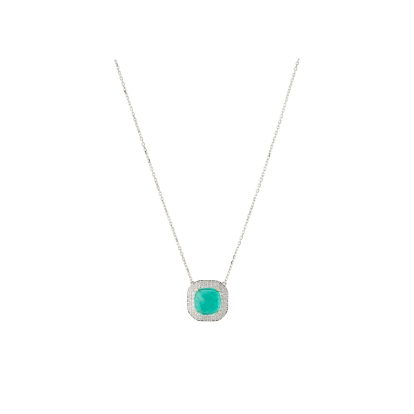 Gargantilla en oro blanco con esmeralda colombiana Sugarloaf orlada por pavé de diamantes talla brillante.