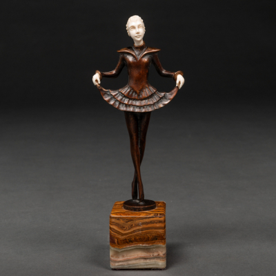 &quot;Danzarina&quot; Figura crisolefantina realizada en bronce y marfil tallado. Siglo XX
