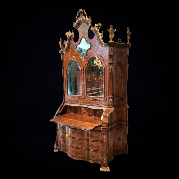 Magnifico Trumeau veneciano, Italia, siglo XIX.   Madera tallada de brezo de nogal 