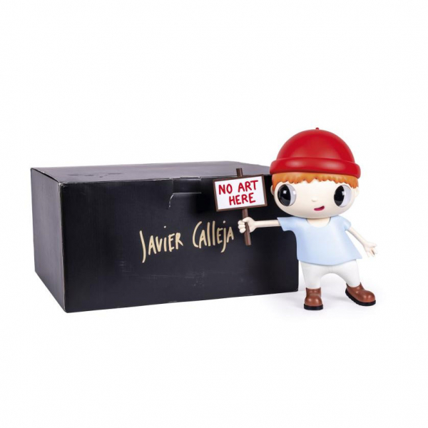 Javier Calleja.   "No Art Here (2021)". Escultura en resina, cristal, algodón y madera.