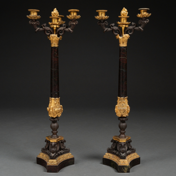 Pareja de candelabros Carlos X realizados en bronce dorado, bronce pavonado y mármol. Siglo XIX
