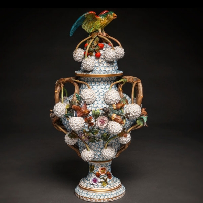 Jarrón en porcelana Alemana Meissen estilo Schneeballen. Siglo XIX