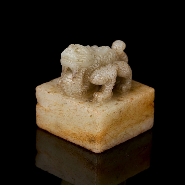 Sello de jade tallado "Dragón", dinastía Qing. 