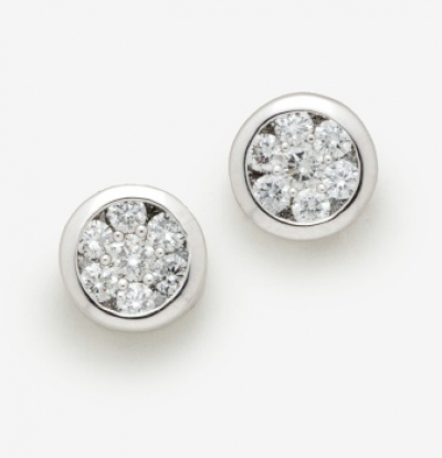 Pendientes en oro blanco 7 diamantes talla brillante formando una flor, con un peso total de 0,40 cts.