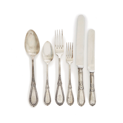 Cubertería en plata catalana punzonada de la platería D. García, Madrid, de 72 piezas, s.XX.