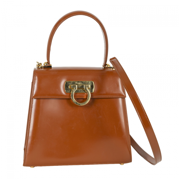 SALVATORE FERRAGAMO. Bolso modelo «Iconic» en piel de becerro marrón con hebilla Gancini logotipada 