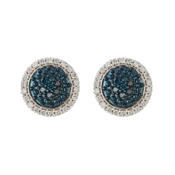 Pendientes en oro blanco con rosetón de zafiros azules orlado por diamantes talla brillante.