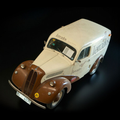 Furgoneta Peugeot D3A “Terrados”. Vehículo restaurado de mediados del siglo XX