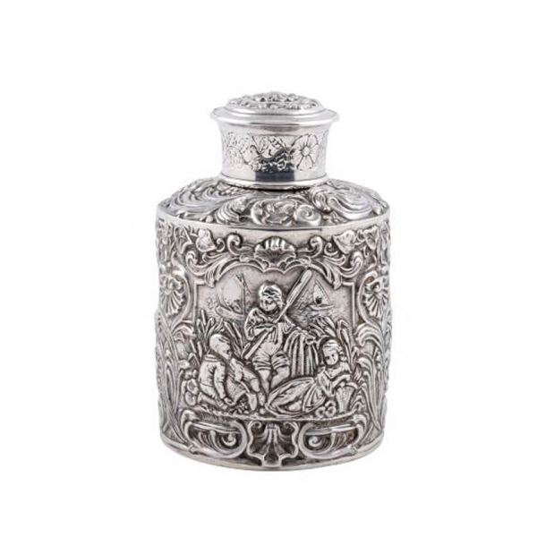 Bote para tabaco en plata española punzonada, ley 916. Decoración de motivos navales. S. XX.