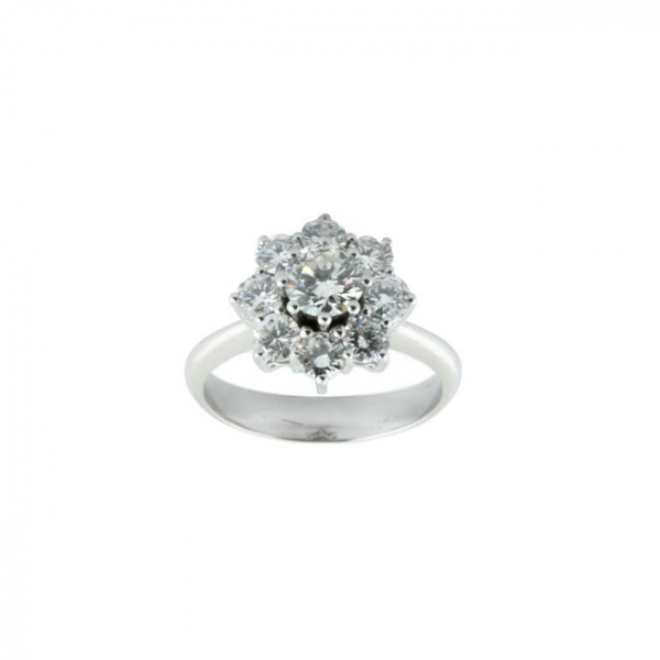 Elegante sortija vintage en oro blanco con roset&oacute;n, en garritas, de excepcionalmente limpios y blancos diamantes, talla brillante