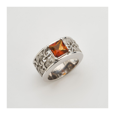 CARRERA Y CARRERA. Sortija en oro blanco mate y brillo con citrino central talla carré