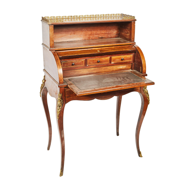 Escritorio francés en madera de caoba con marqueterías y fileteados en boj, fles. del s.XIX.