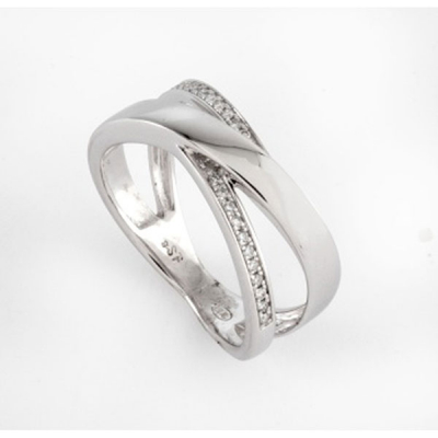 Sortija cruzada en oro blanco y 2 filas de diamantes talla brillante con un peso total de 0.08 cts.