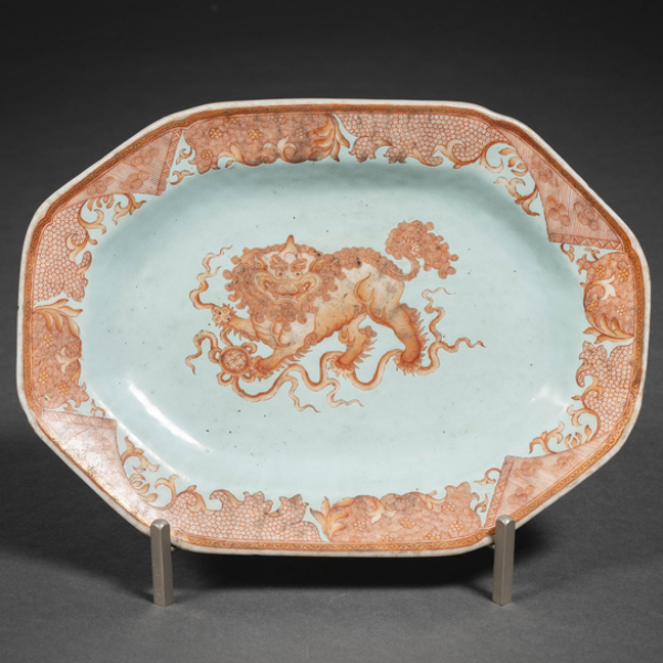 Bandeja poligonal en porcelana china del siglo XIX.