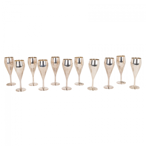Juego de once copas de champagne en plata espa&ntilde;ola punzonada, s.XX 
