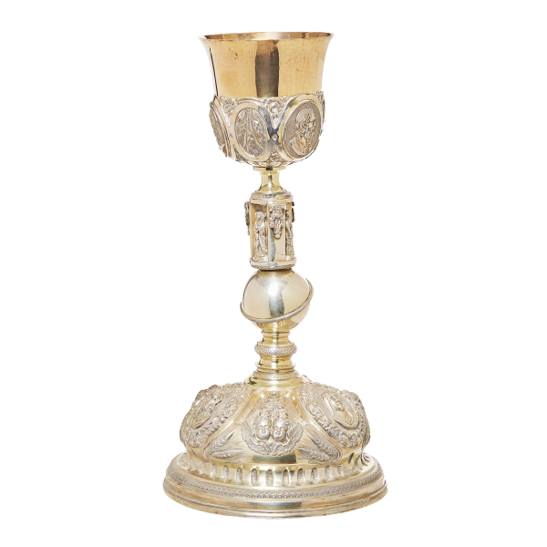 Cáliz en plata con decoración repujada de vides, trigo y efígies de Cristo, la Virgen y Santos Apóstoles, ppios. del s.XIX