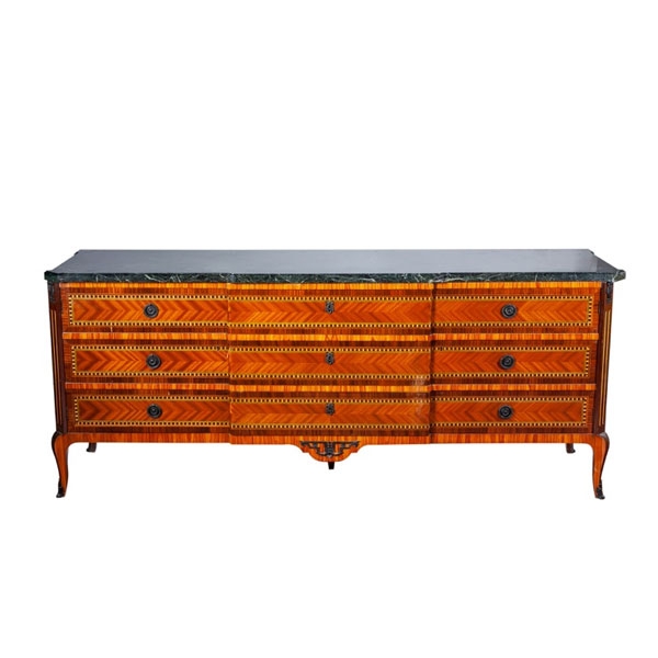 Aparador con decoración de marquetería y tapa de mármol de la casa Herráiz