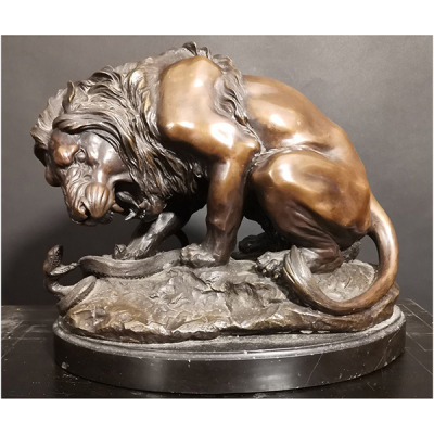 Bronce de un león luchando contra una serpiente XIX, por Xavier Tharin, c. 1860, siglo XIX