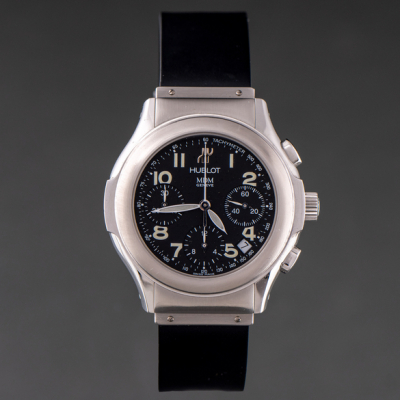 Hublot- Elegant Chronograph en acero referencia 18101 con mecanismo automático.