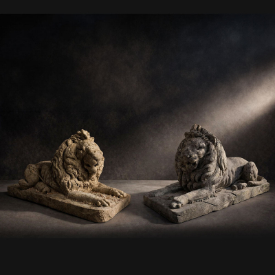 Pareja de leones en piedra de Vicenza tallados en bloque &uacute;nico, Italia, siglo XIX.