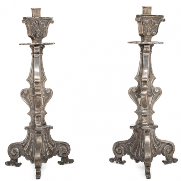 Pareja de candeleros en plata del siglo XIX