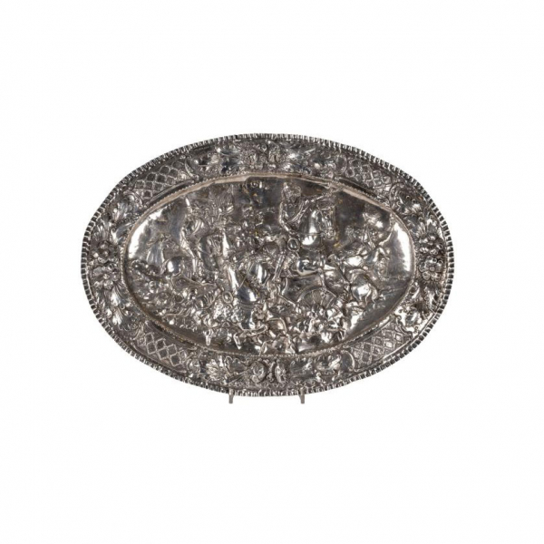 Bandeja decorativa oval de plata punzonada de B. López, España, circa 1900. 