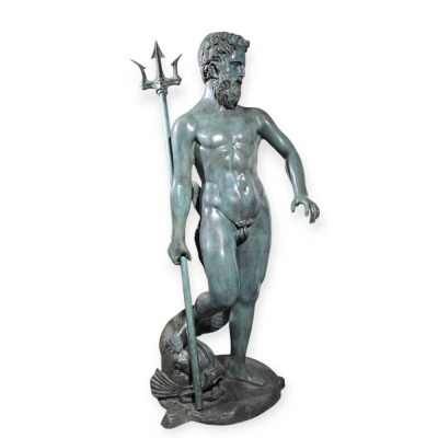 Monumental estatua de bronce patinado de &quot;Neptuno&quot;. Creada en la década de 1970, esta pieza se encuentra en buen estado.