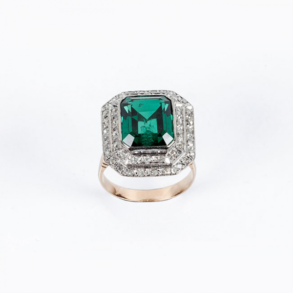 Sortija vintage en oro rosa 18 K, con centro de espinela verde, talla esmeralda 