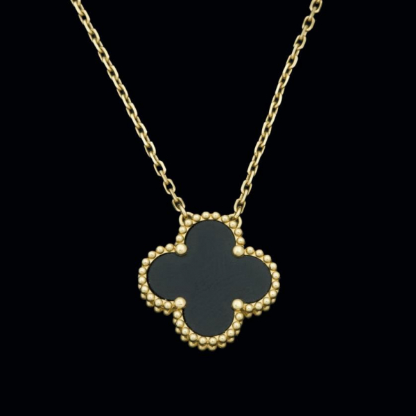 Colgante de oro amarillo de 18 K. marca VAN CLEEF &amp; ARPELS, en forma de flor con placa de onix.