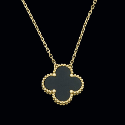 Colgante de oro amarillo de 18 K. marca VAN CLEEF &amp; ARPELS, en forma de flor con placa de onix.