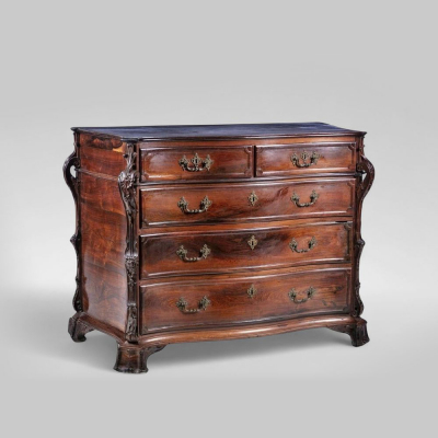 C&oacute;moda portuguesa en madera de palosanto, Escuela Portuguesa, Siglo XVIII.