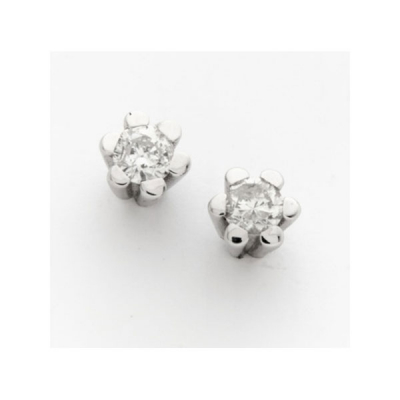 Pendientes solitarios en oro blanco representando flor con 2 diamantes talla brillante con peso total de 0,30 cts. aprox.