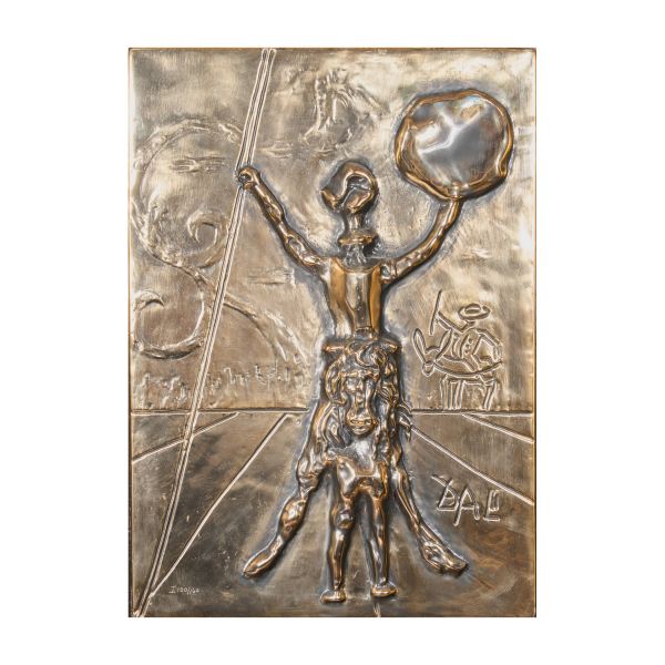 Salvador Dalí (Figueres, Girona, 1904-1989)  Don Quijote.  Plafón escultórico en bronce dorado con ligera pátina en oro. 