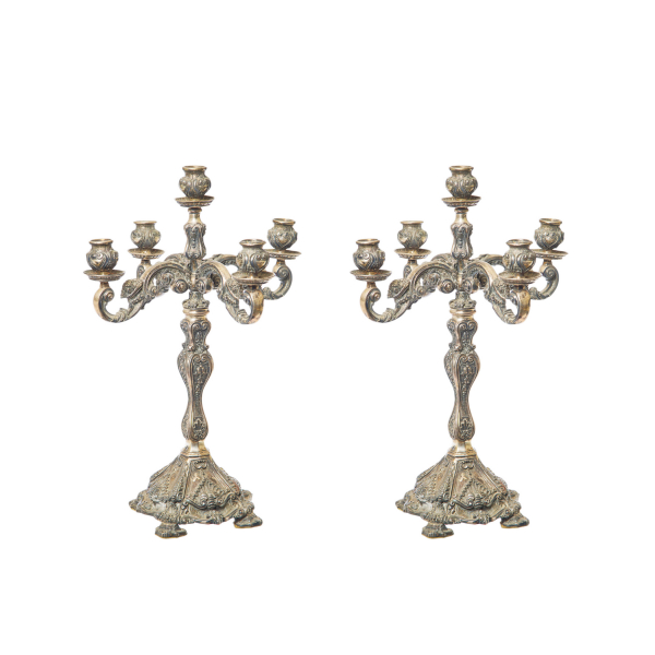Pareja de candelabros de cinco luces en plata portuguesa punzonada con contrastes de Lisboa s.XX.