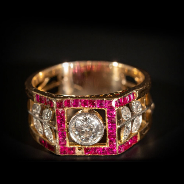 Anillo Modernista años 1900 de caballero en oro de 18K con diamante central de 0.96ct, finales del siglo XIX. 