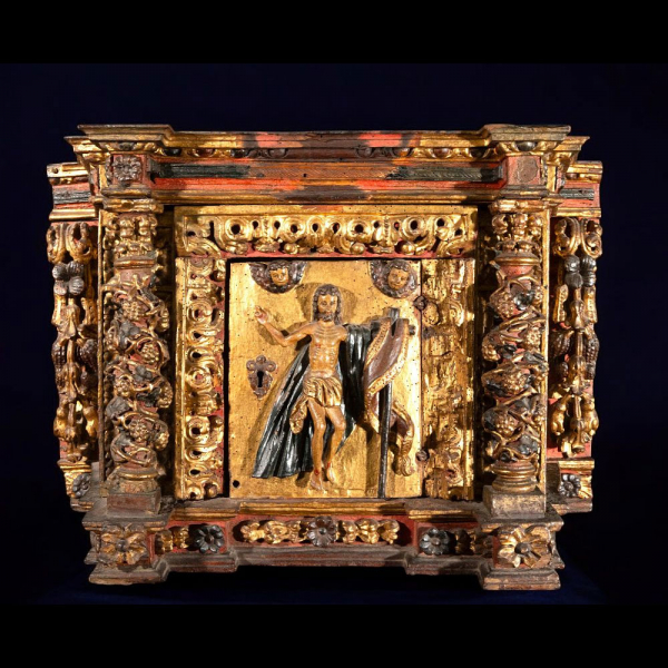 Precioso Sagrario Portugués Barroco del siglo XVII en madera dorada y policromada.