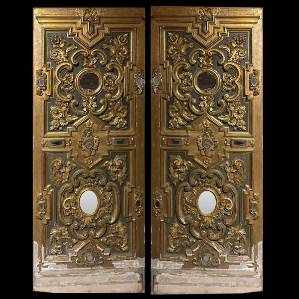 Par de puertas de Sacristía, Barroco Español del siglo XVIII, en madera tallada, dorada y con espejos.