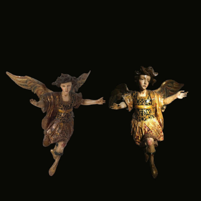 Manuel de Chili "Caspicara" (Quito, 1723 - 1796). Pareja de &aacute;ngeles.    Madera tallada, policromada, dorada y estofada. 